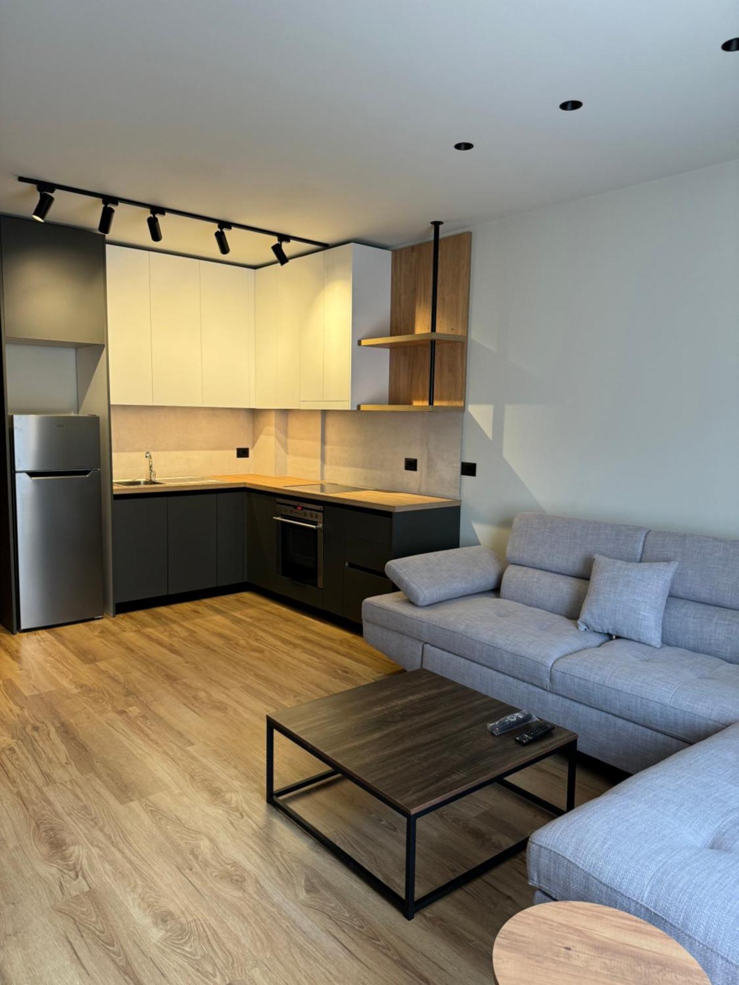 Meri's 13 Apartment *