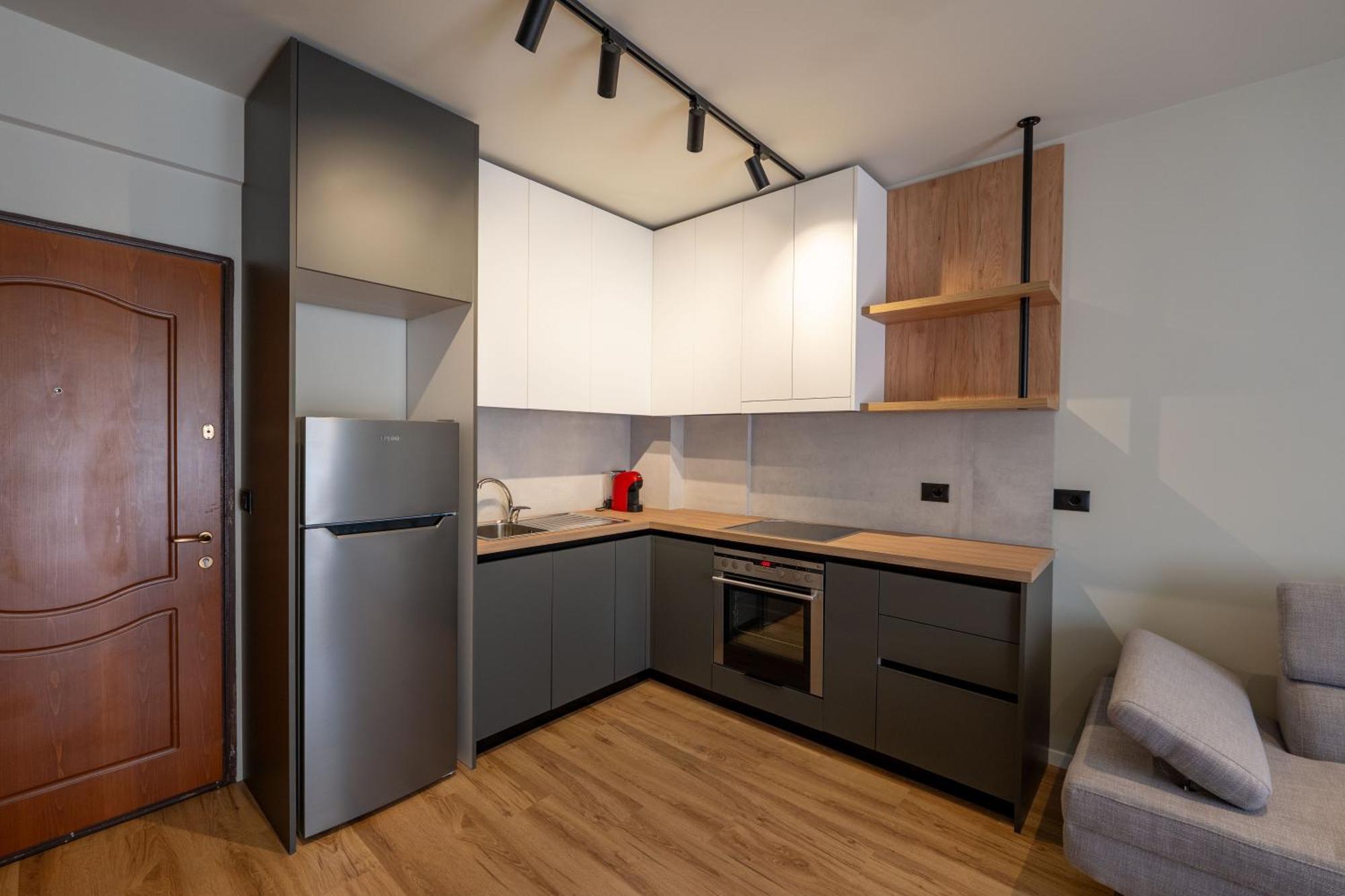 Meri's 13 Apartment *